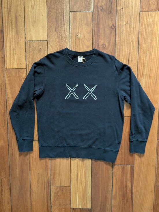 Uniqlo x KAWS Tops - Uniqlo x KAWS Sesame Street Crewneck (M)